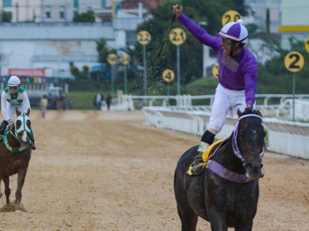 Foto: Ilustre Senador deixa adversários a perder de vista e alcança o “tri” do GP Bento Gonçalves