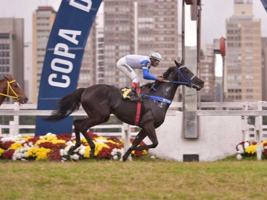 Foto: Em final eletrizante, Ziska Blade conquista o Clássico Encerramento (L)