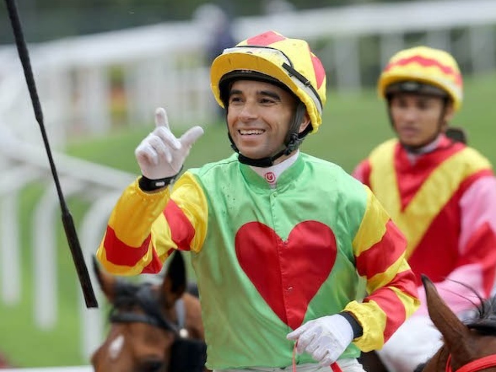 Foto: Juntos, Borges e Moreira vencem metade dos páreos em Sha Tin