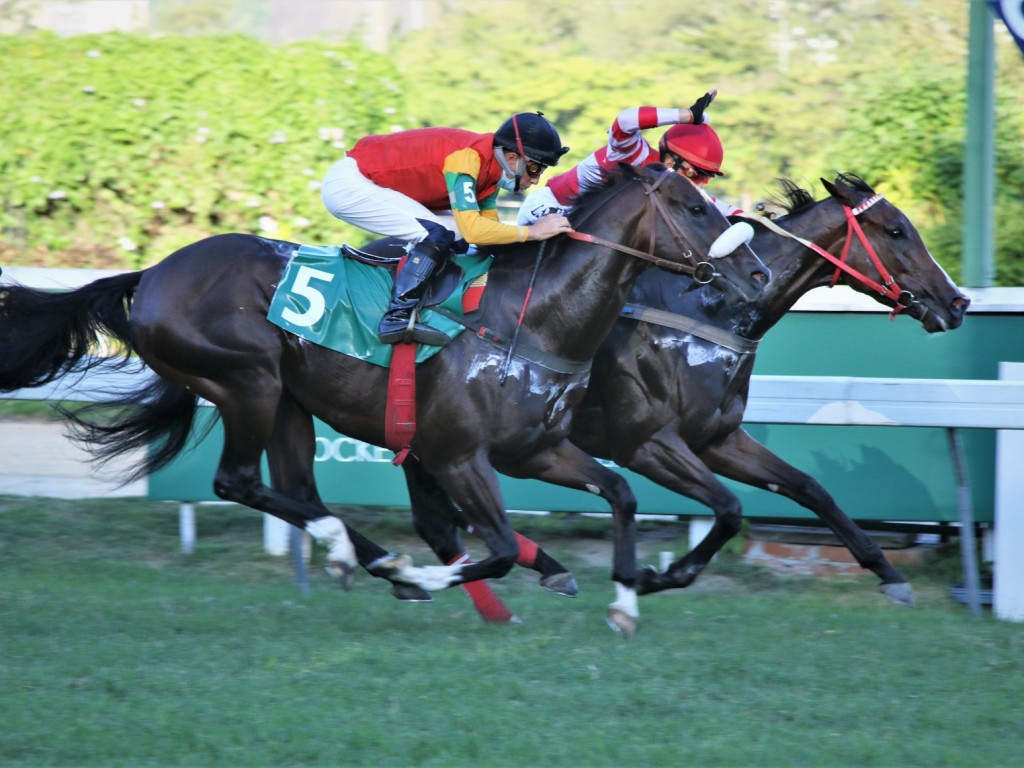 Foto: Em final de rigor, Itagiba conquista batismo clássico