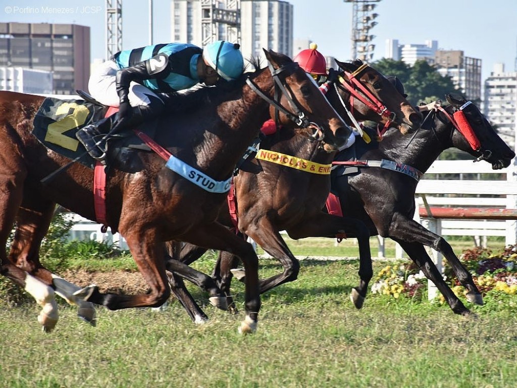 Foto: Ours atropela duro para conquistar batismo clássico