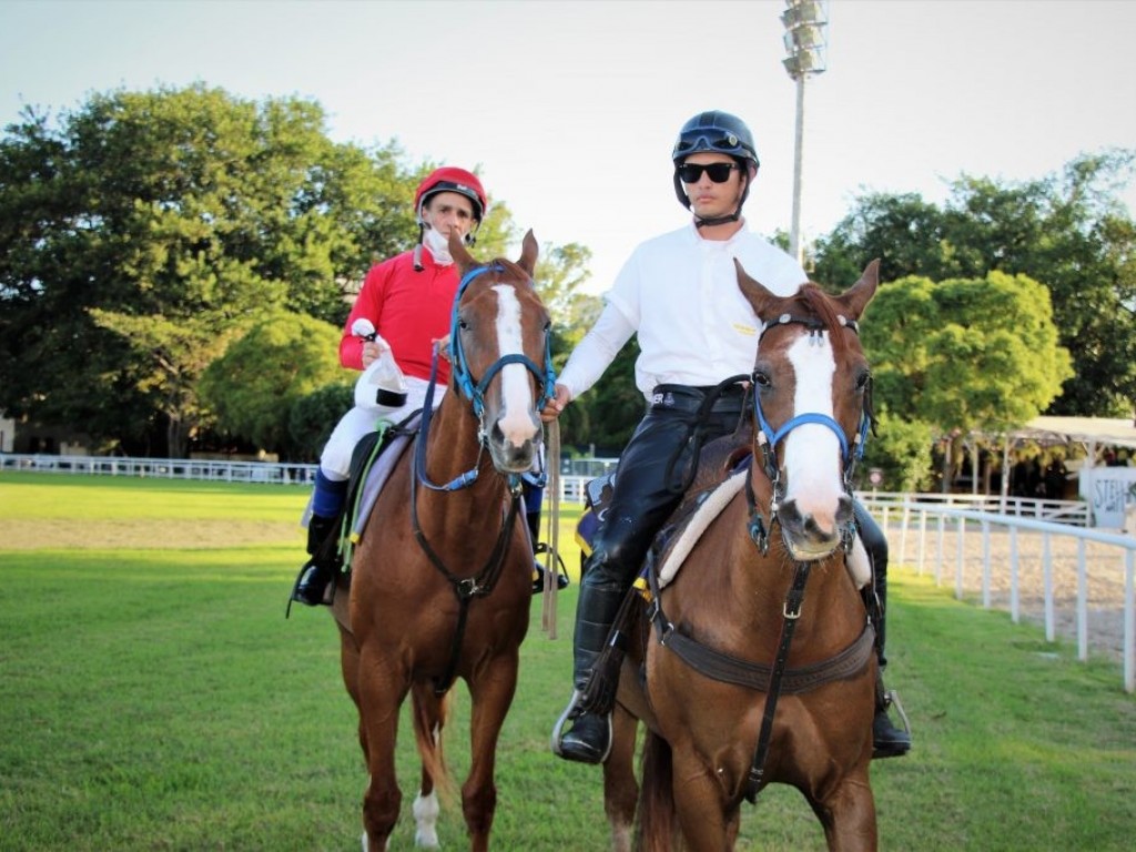 Foto: JCB homenageia Luiz Vicente Goulart Macedo