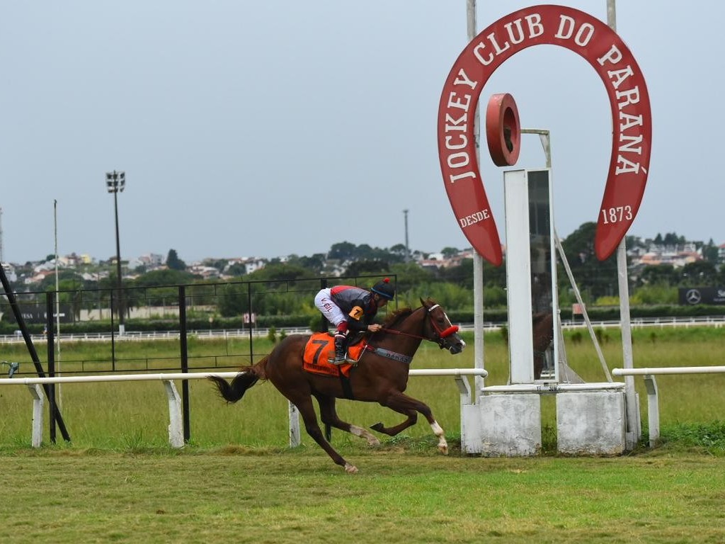 Foto: Qatar do Iguassu vence e convence na seletiva paranaense da Copa