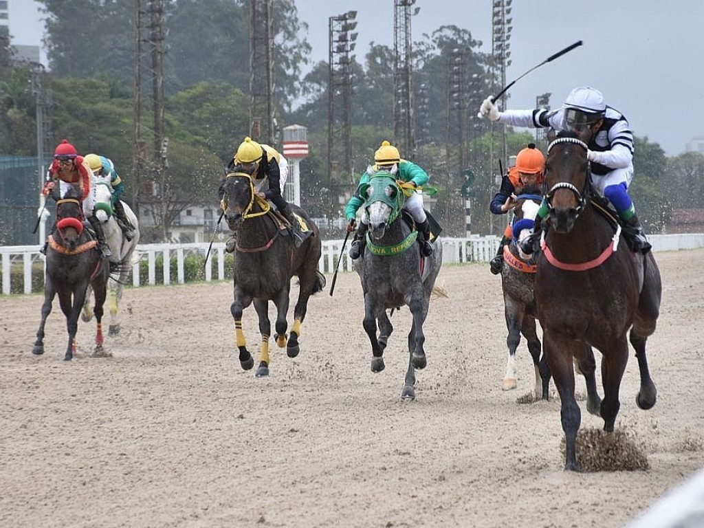 Foto: Charles Do Bronxs confirma favoritismo e vence a PE Alfredo Sestini