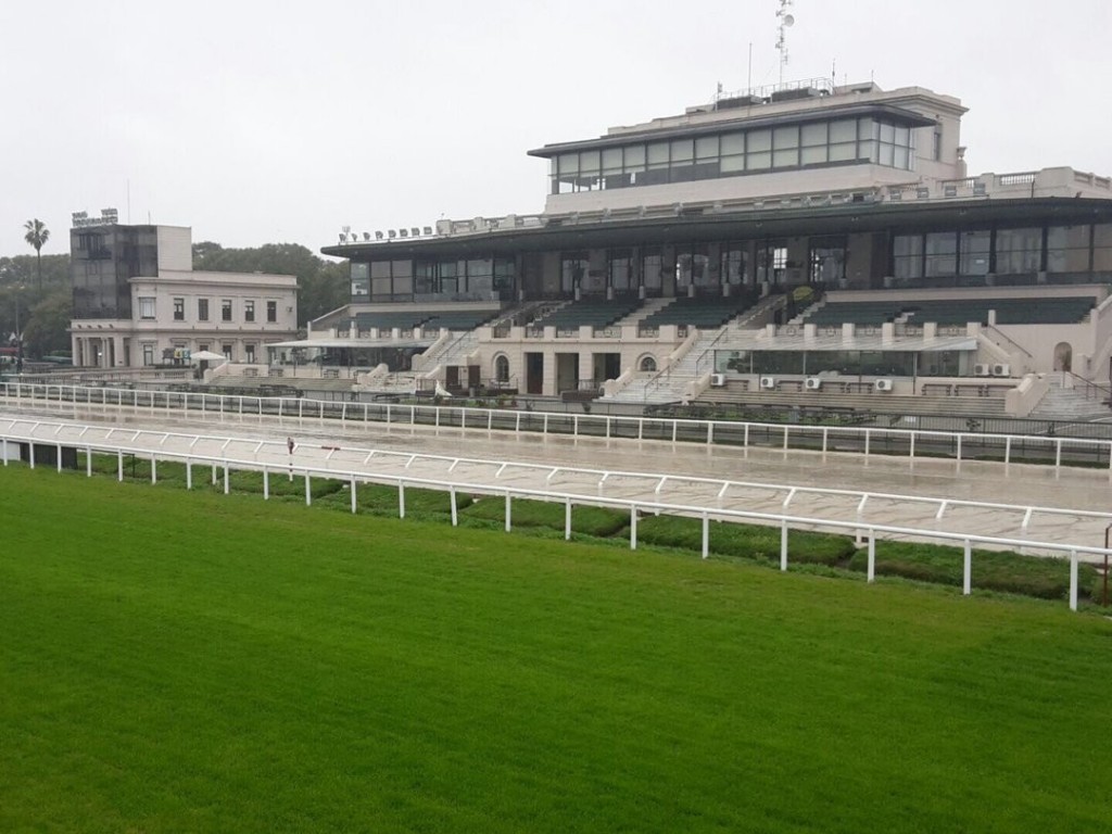 Foto: OSAF informa: mudanças de pista e distância de clássicos em Maroñas