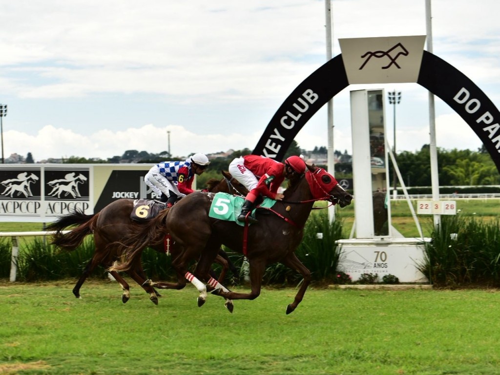 Foto: Cianorte confirma favoritismo e &eacute; a l&iacute;der, em Curitiba
